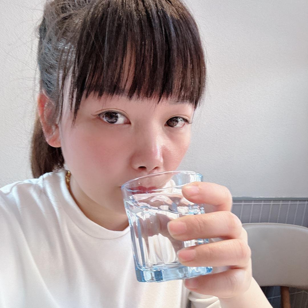 小余.