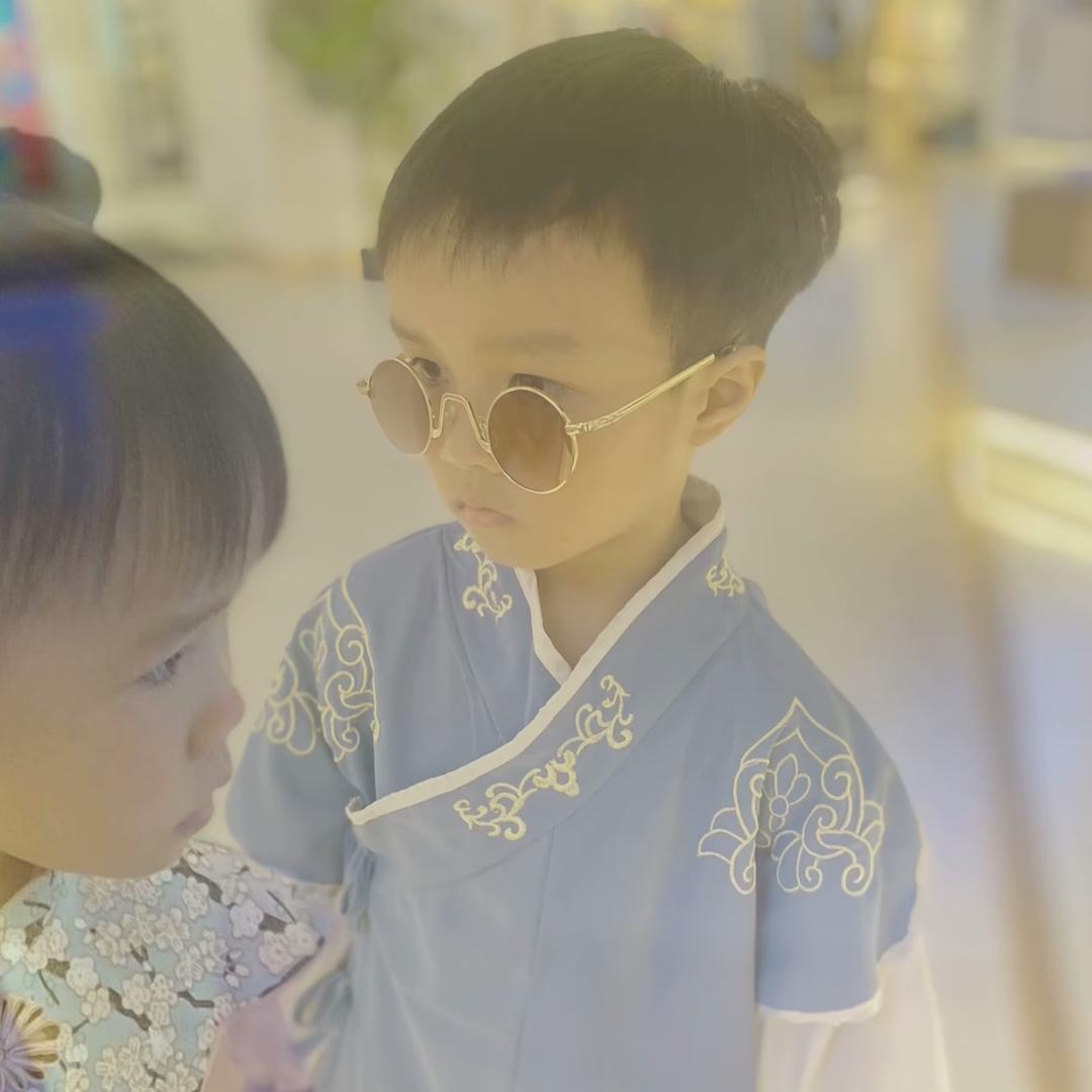 小娴爱萌娃