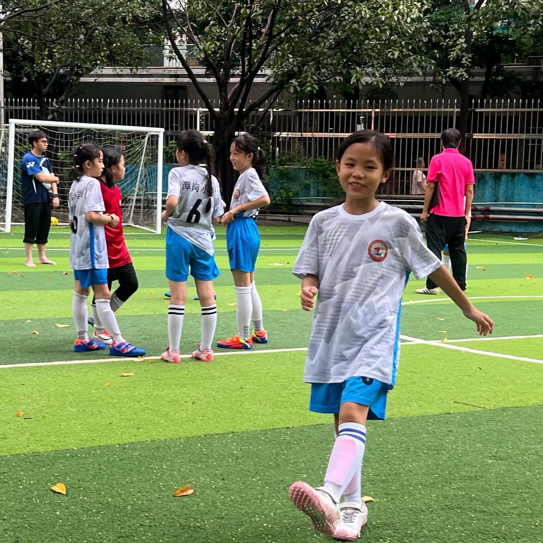 潭岗小学-女足彭诗淇