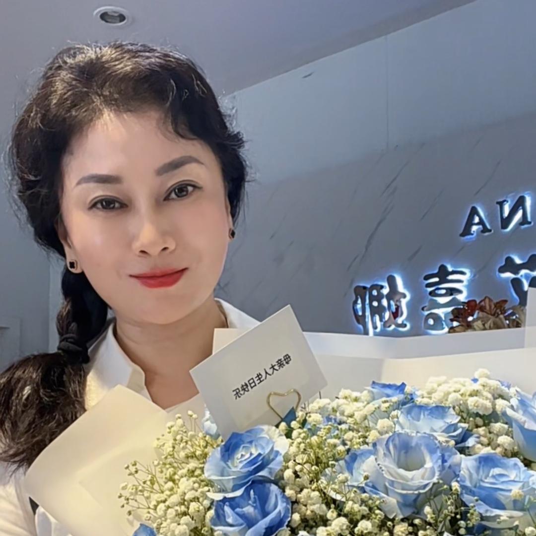 艾沸 艾嘉娜
