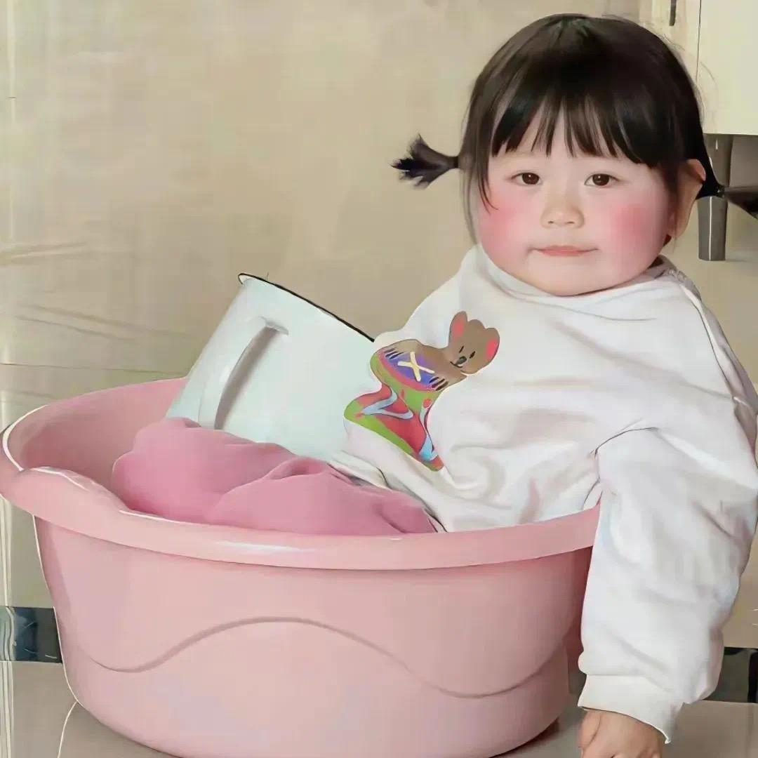 臧小月吖.