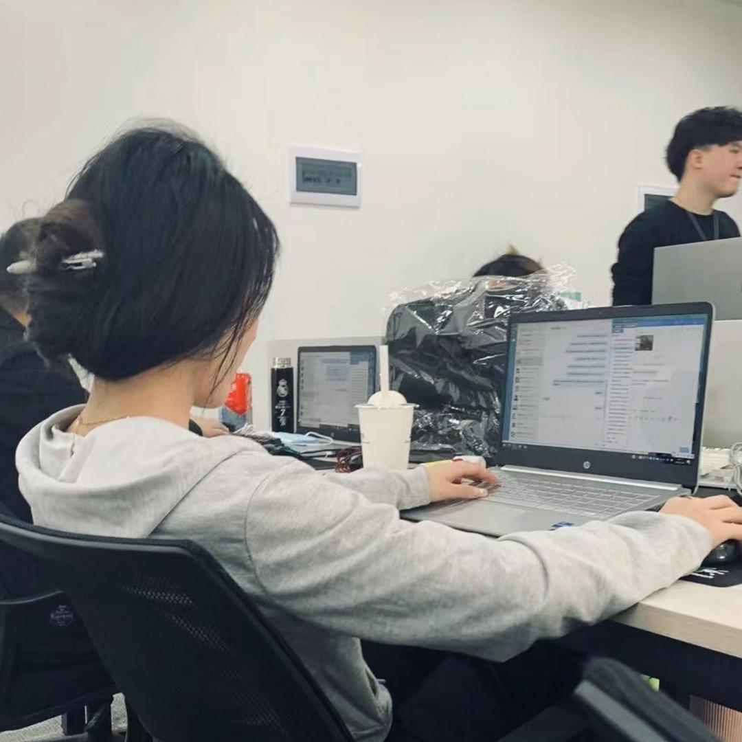 陳優.