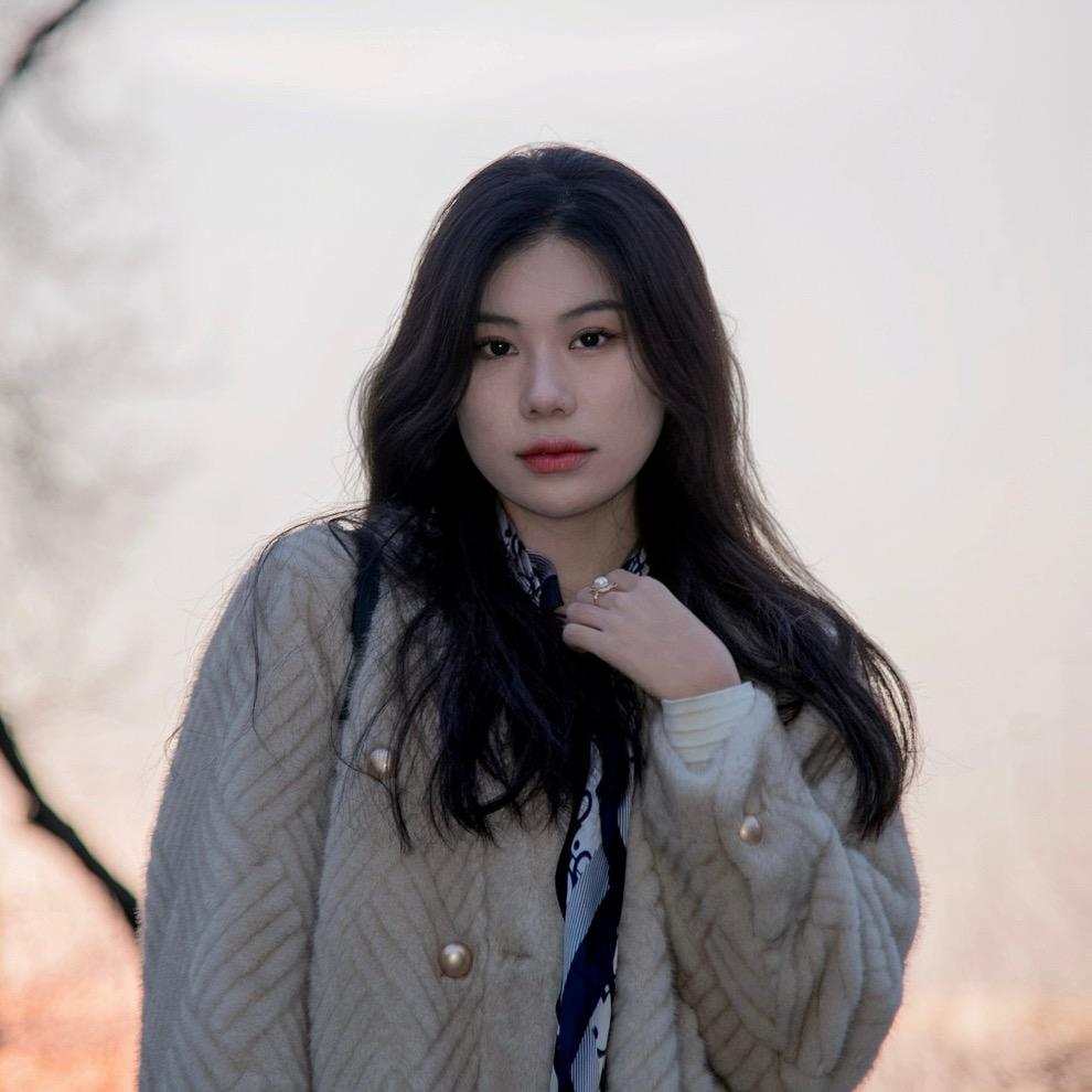 小樊在认真拍照