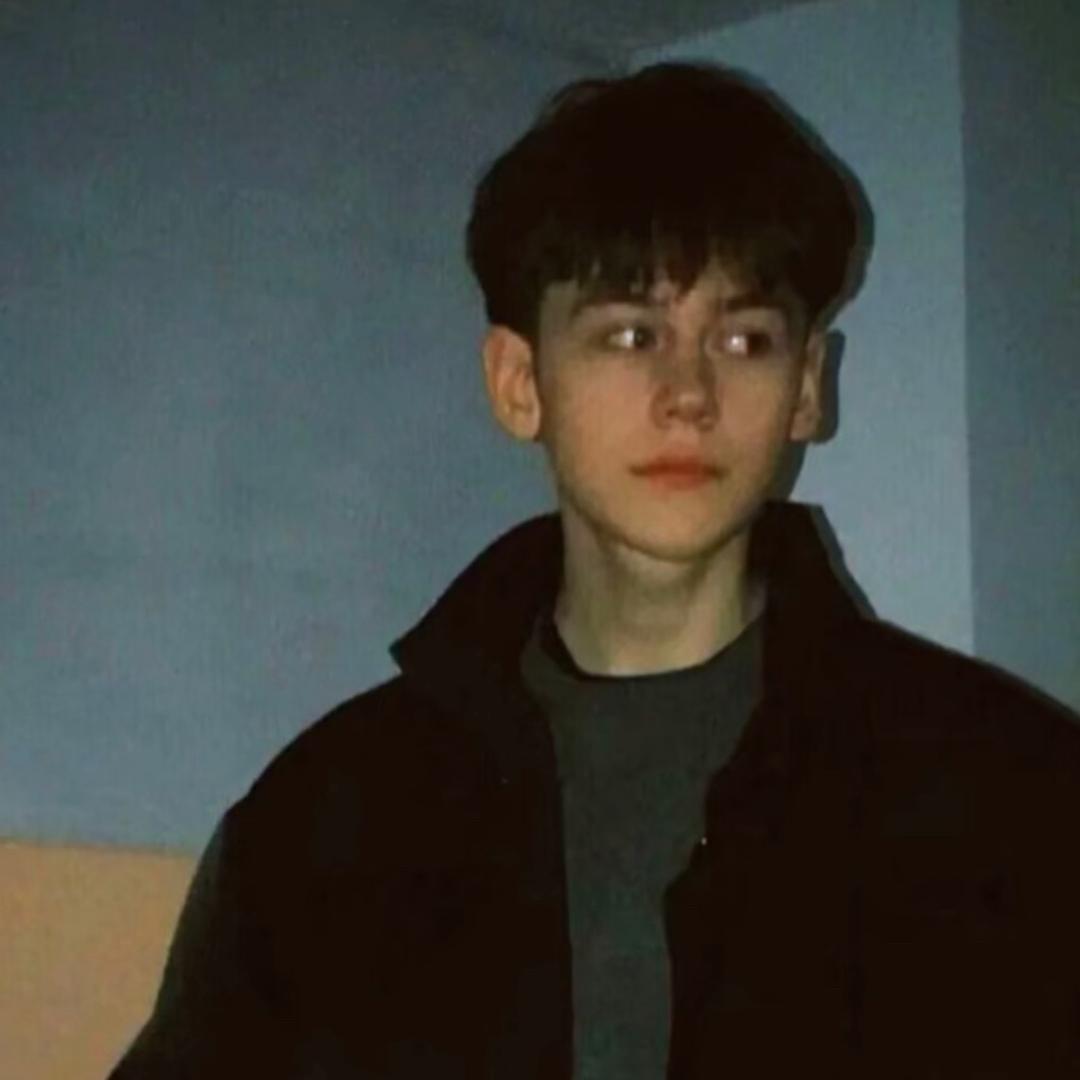 扶小蟑螂过马路被屎壳郎无证驾屎创飞四十米