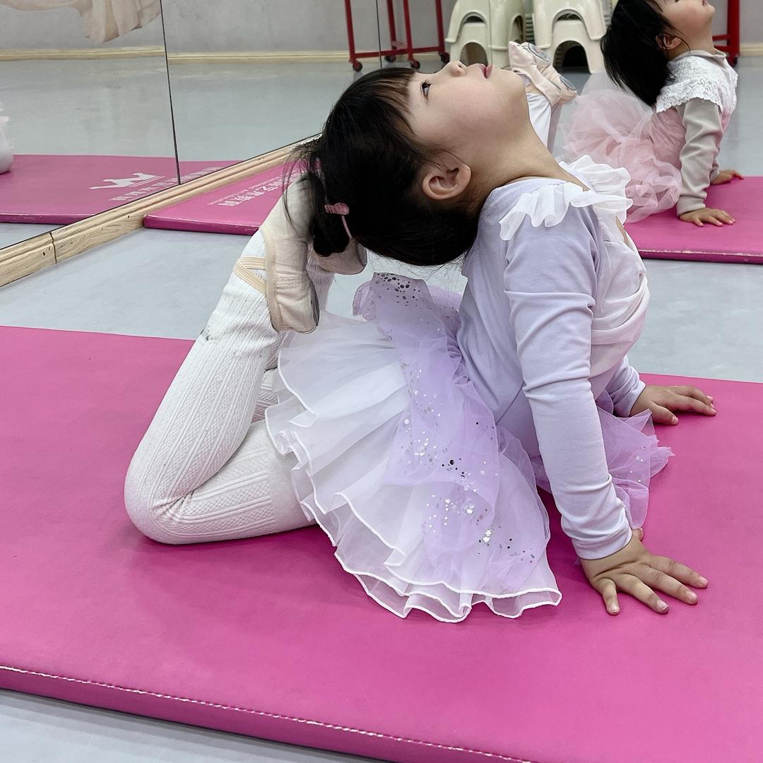 洛