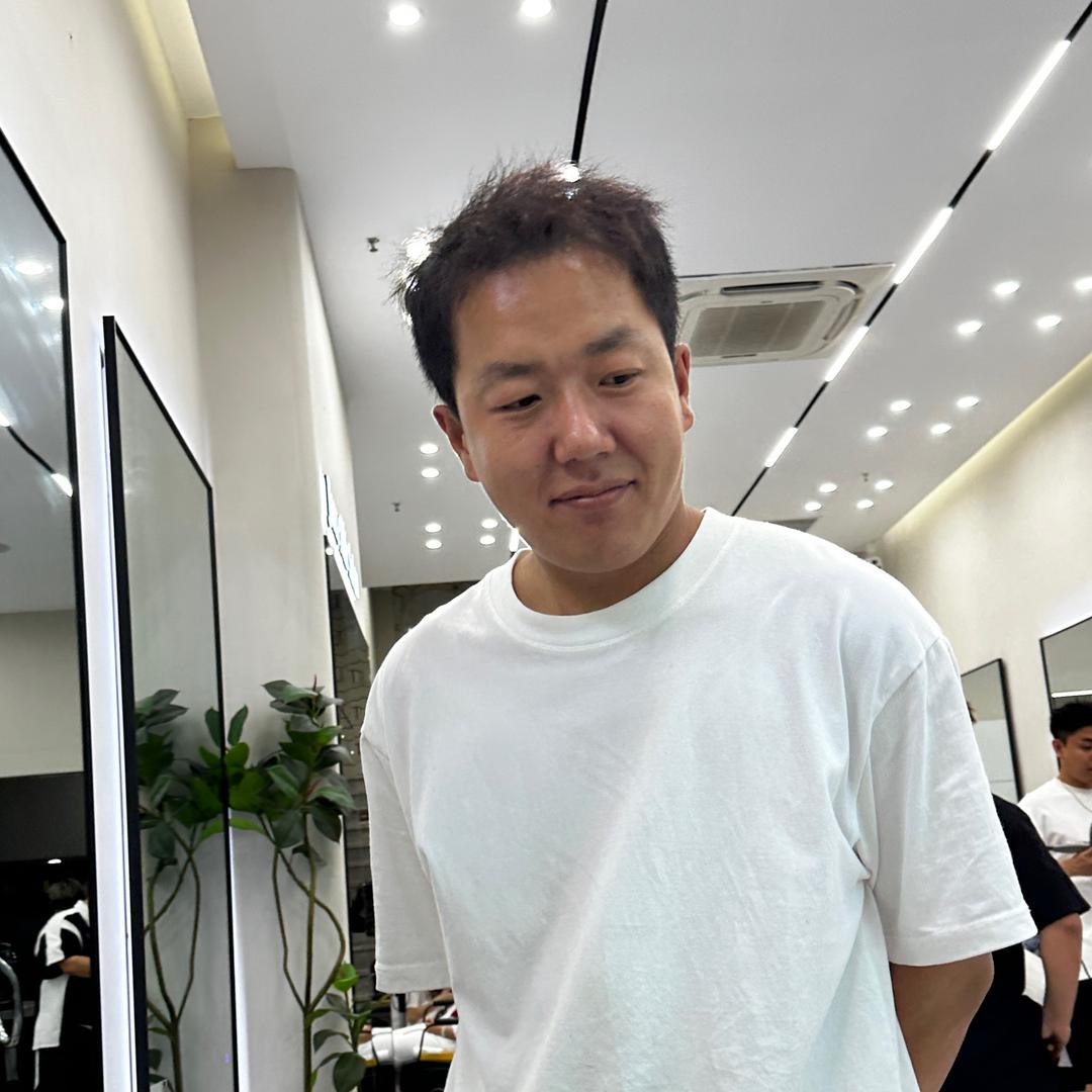 在齐齐哈尔设计漂发染发的帅哥（贼专业）