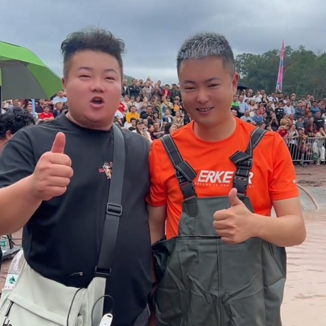 利哥️🔥抓鱼乡村运动会《宣传员陈火火》