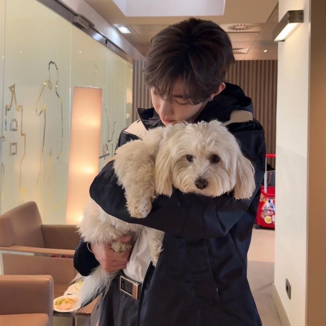 朱莉丽亚歪(｡ì _ í｡)