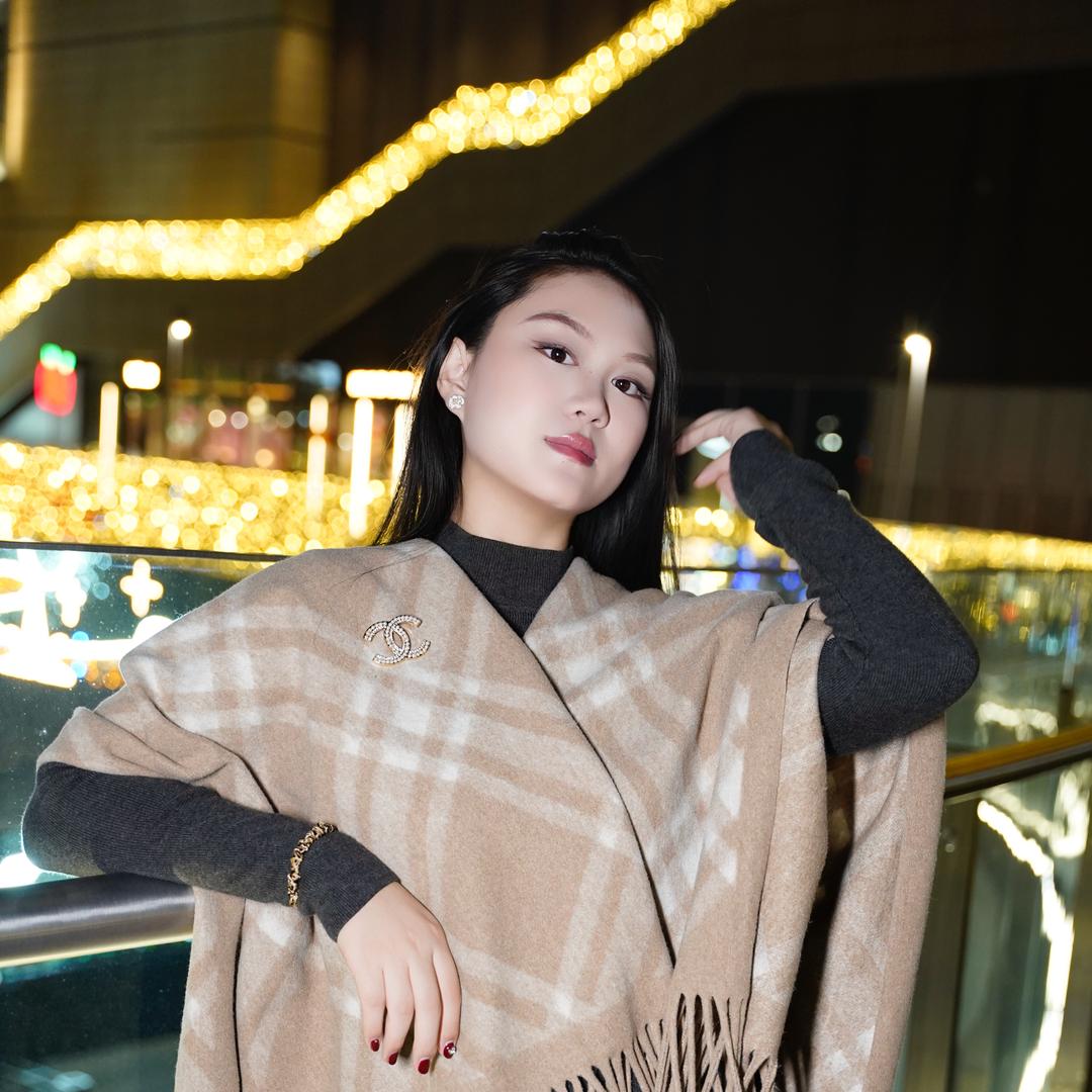 杨 小 美