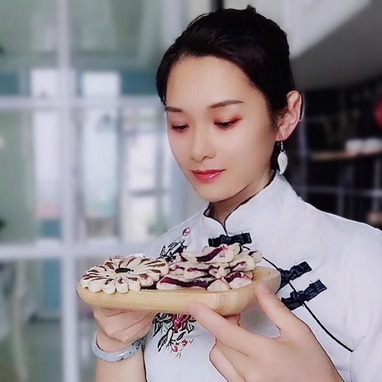 太阳下的蔷薇花