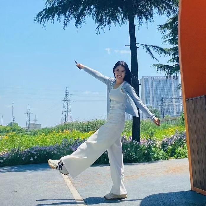 小傅爱叭叭@抖音