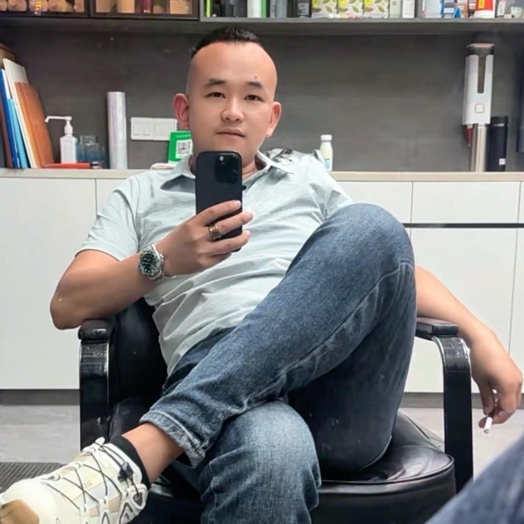 在深圳捡瓶子