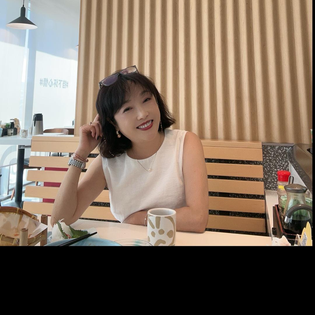 梅子【欧美雅美容】