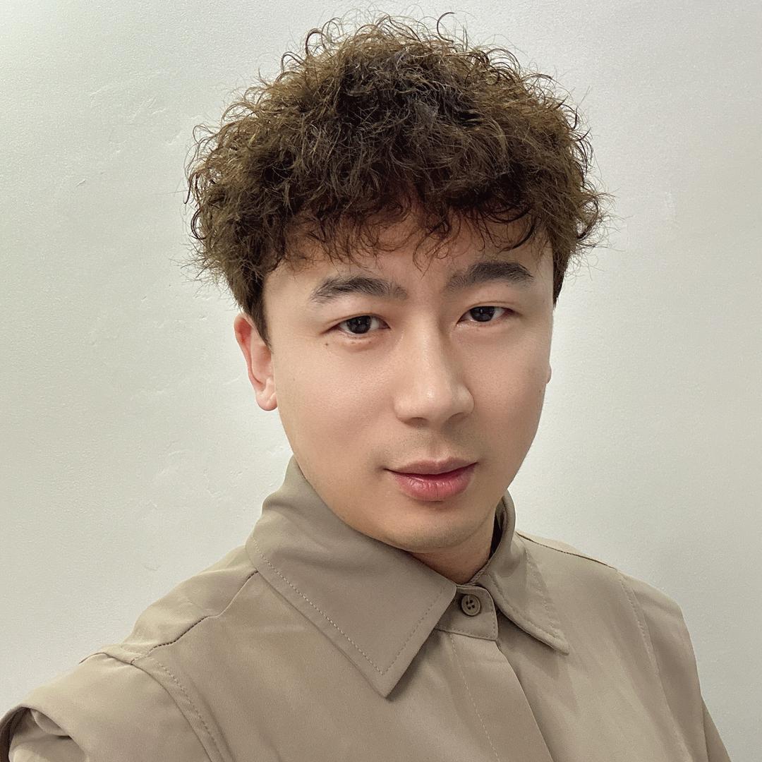 代老板哐哐剪头发