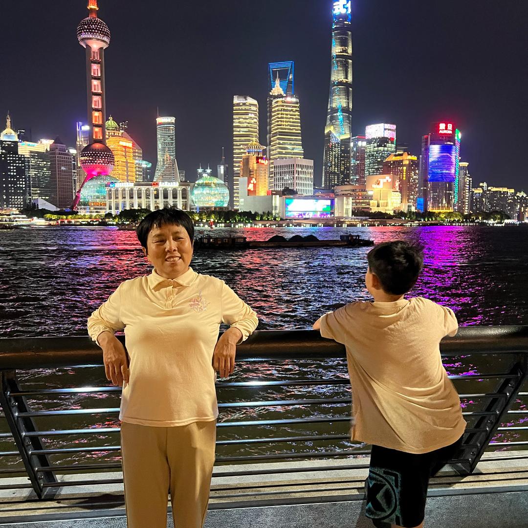 荷花橱窗有好物看一看