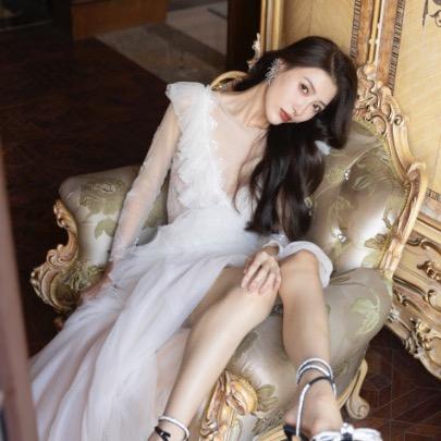 啋蘑菇的小姑娘