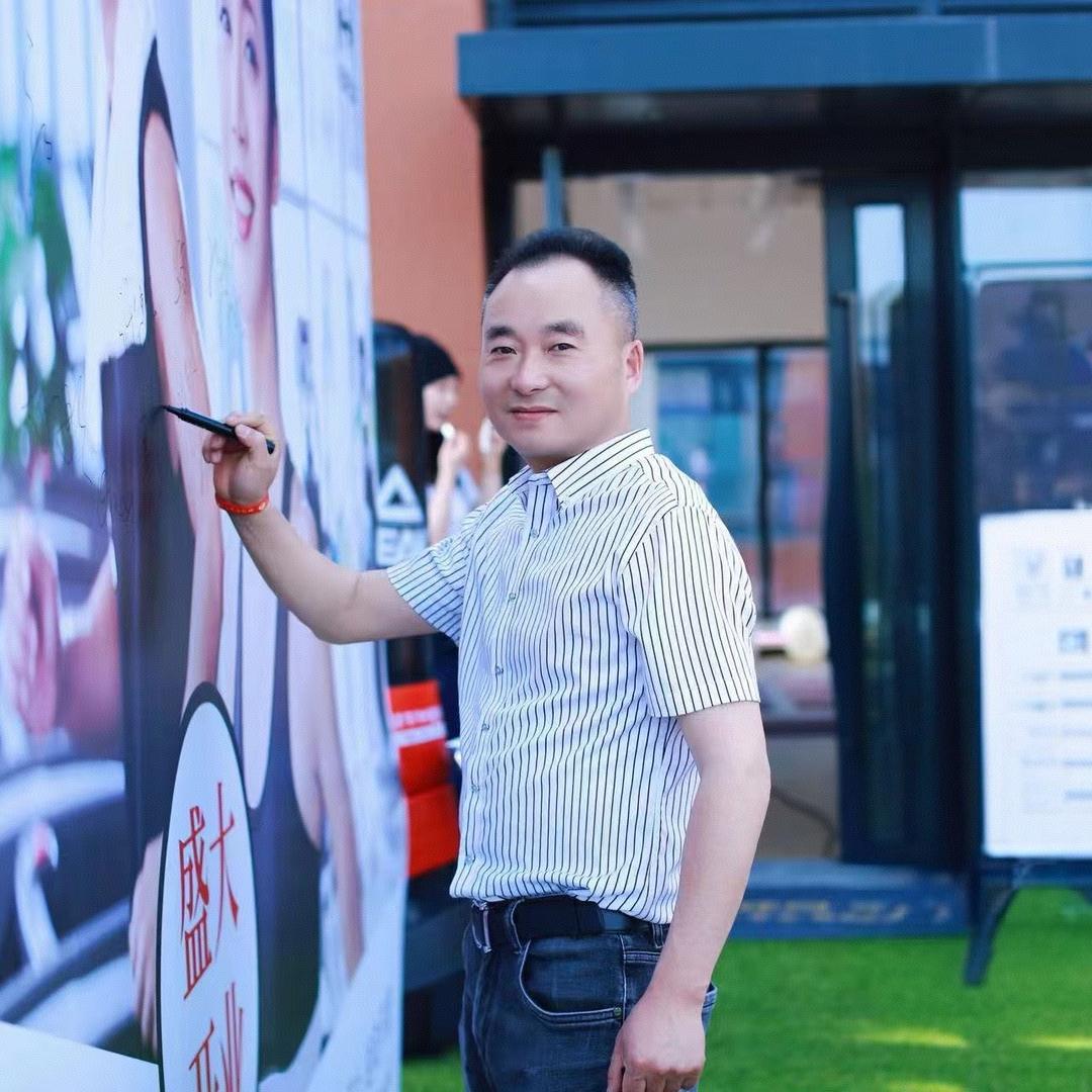 三棵树定制家居马哥