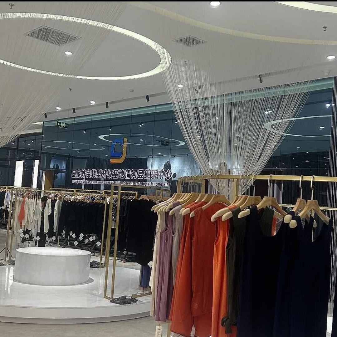 澳维樱九歌工厂店二妮