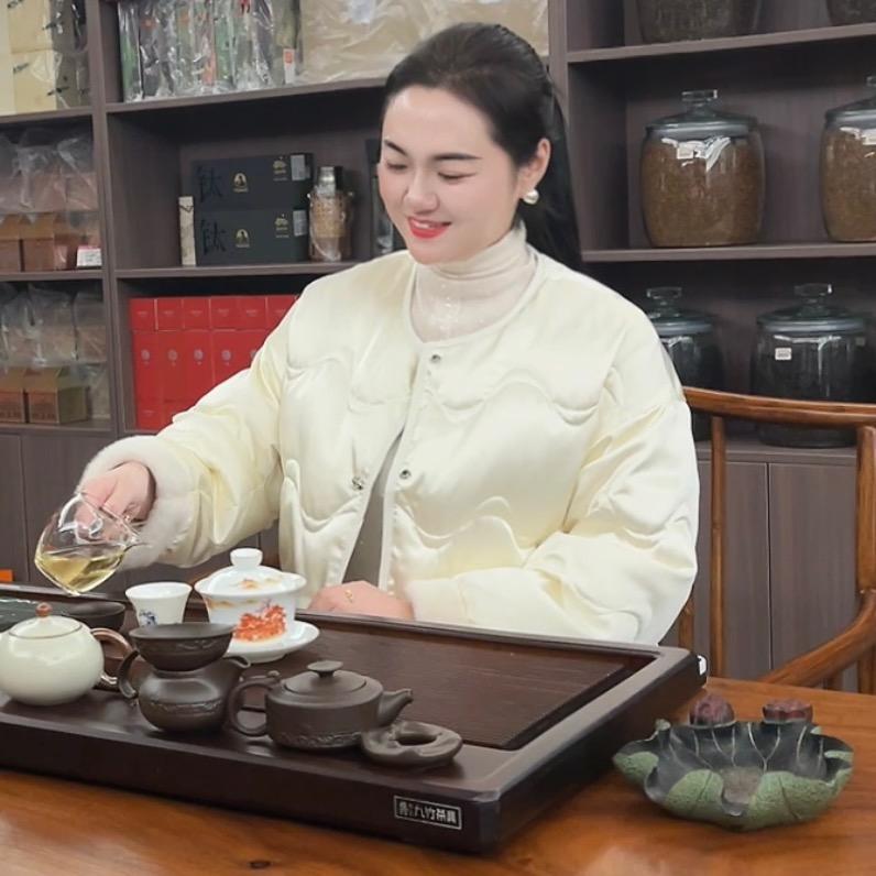 娇  儿