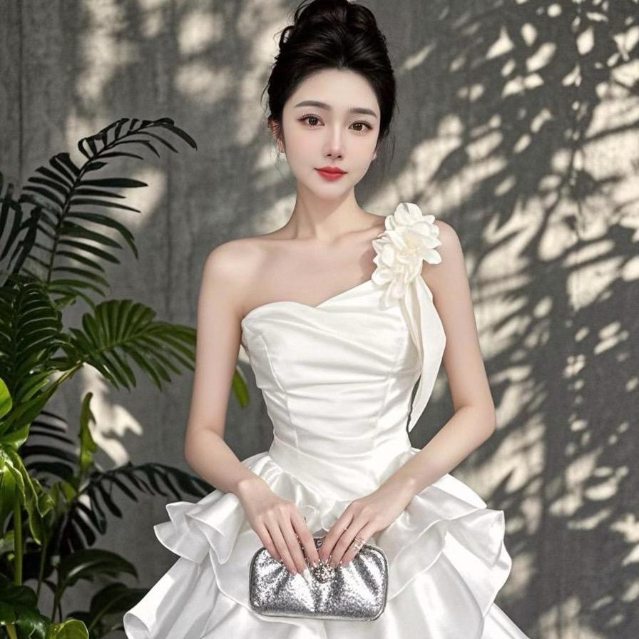 妮妮（穿搭在橱窗）