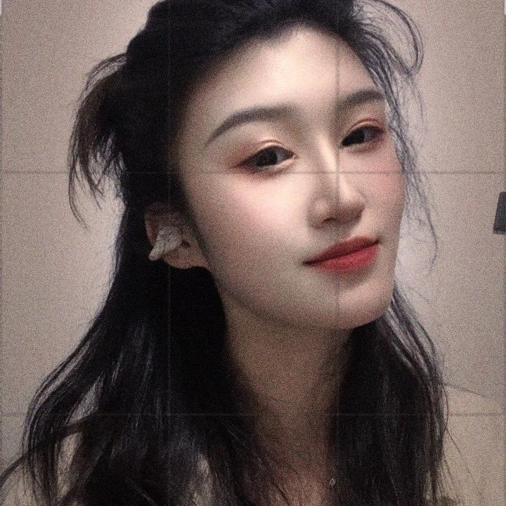 在浙江开美甲店的云南女孩