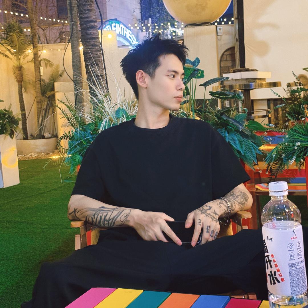 杨凡-