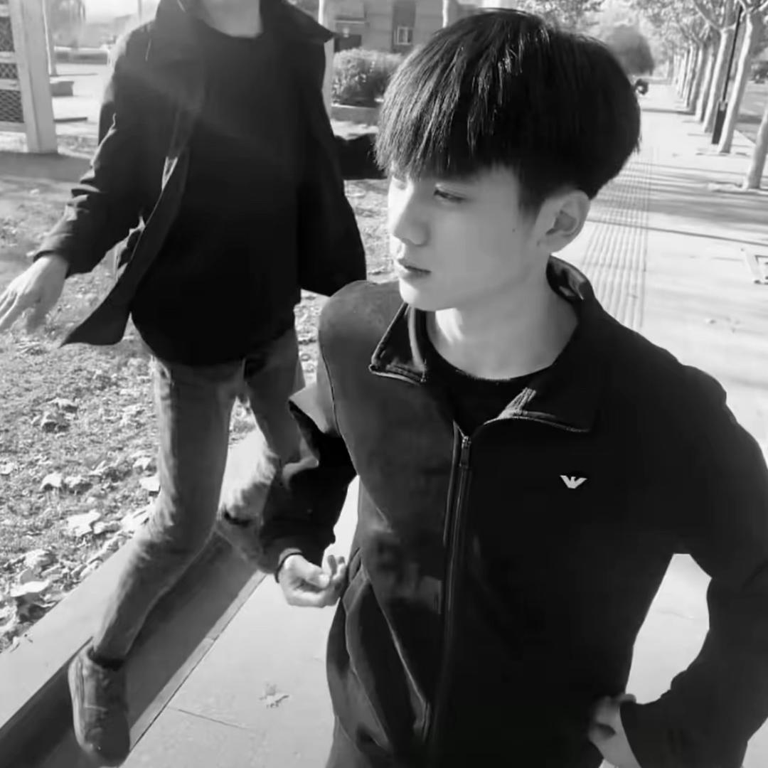 穷字横刻在脸上