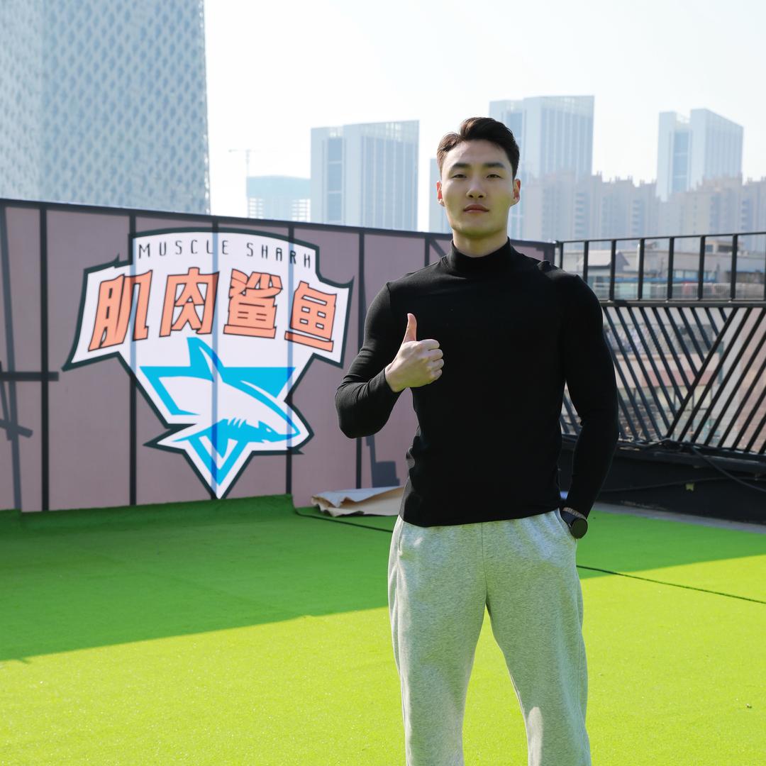 肌肉鲨鱼24h健身孙德玺