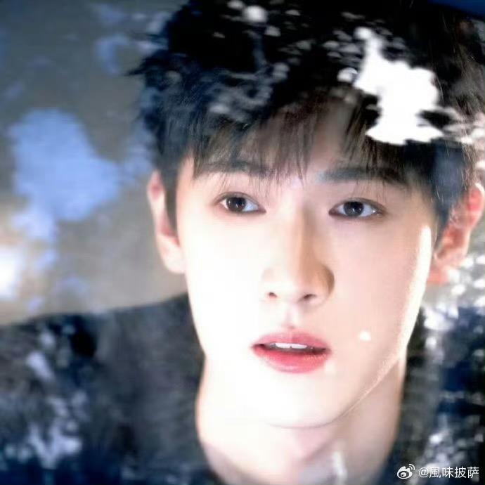 香蕉泥  ૮ .  ̫ . ა