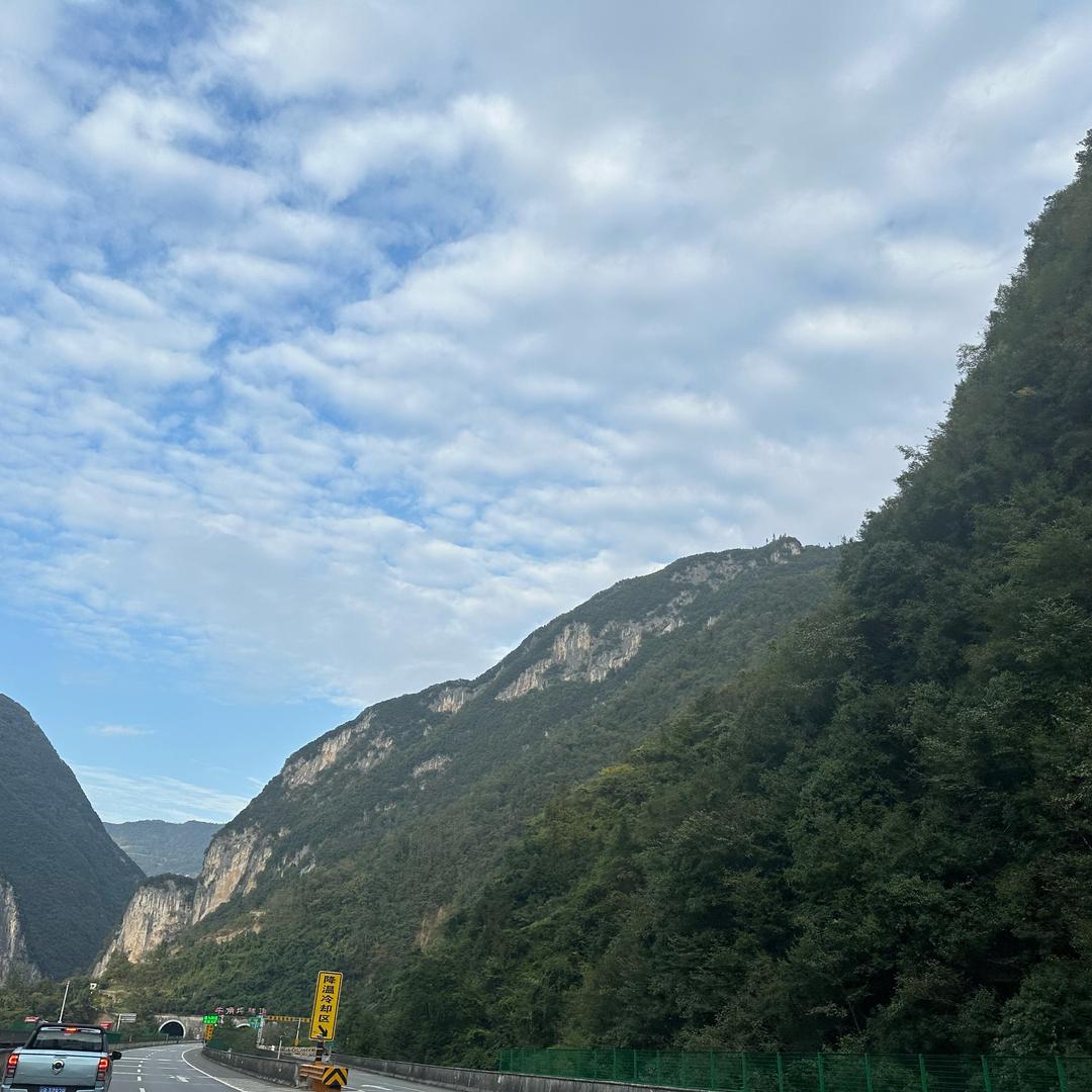 辉.