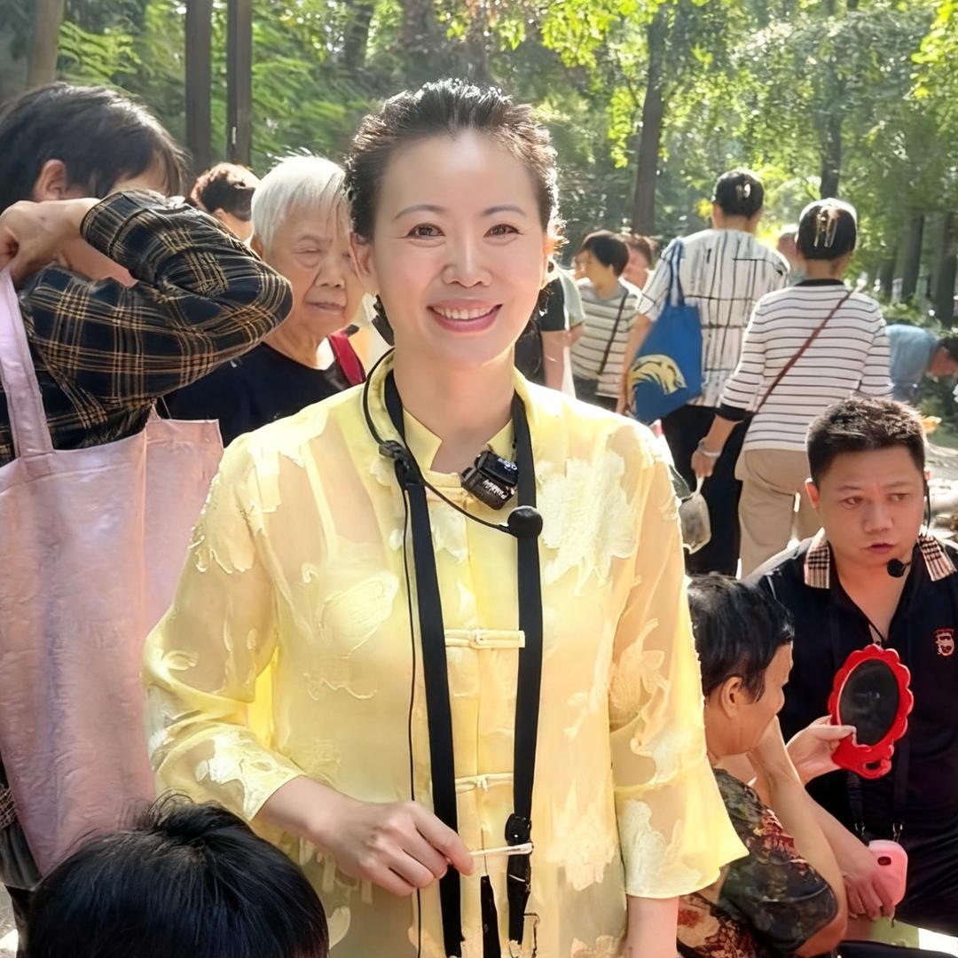 九妹摆地摊