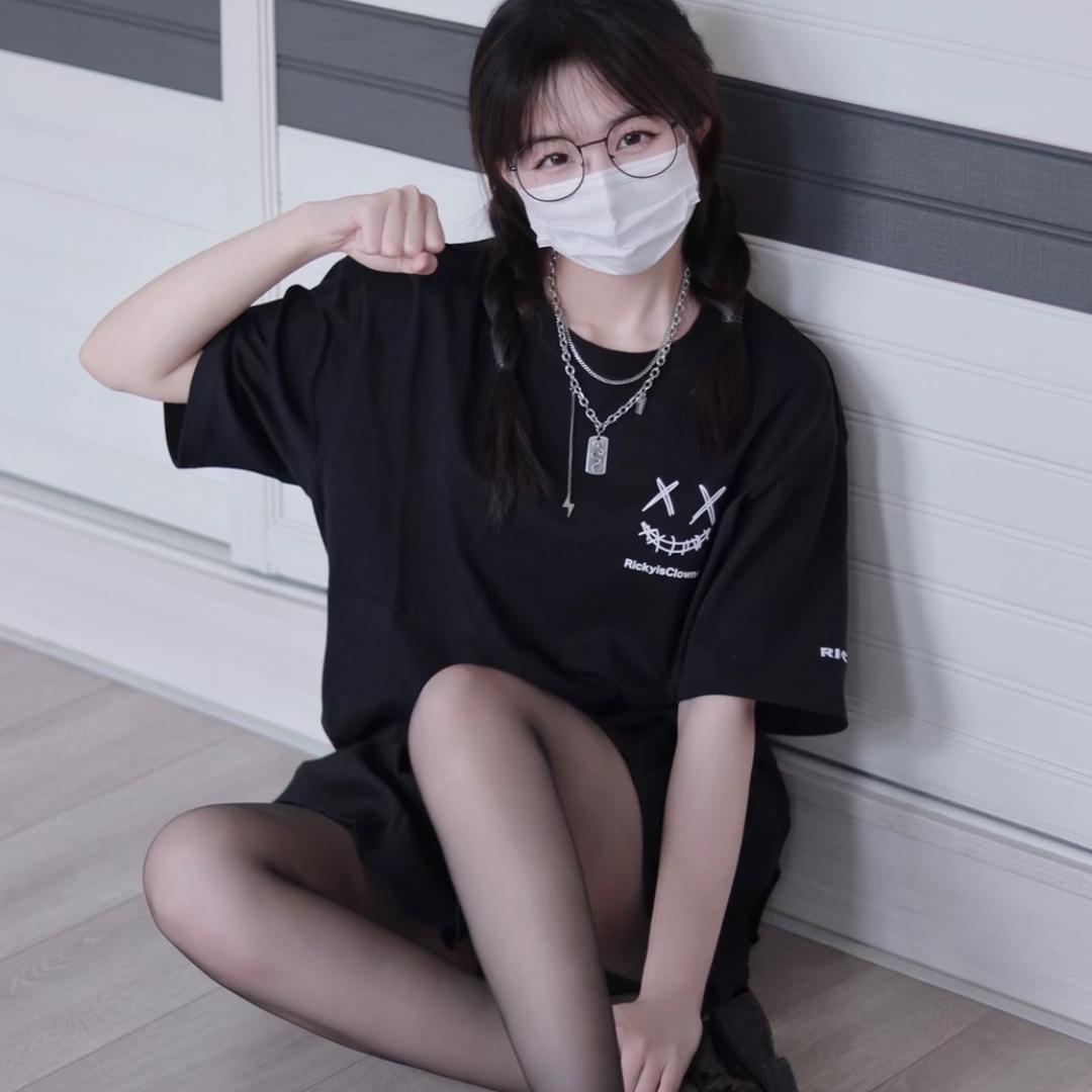 小丝遇吖