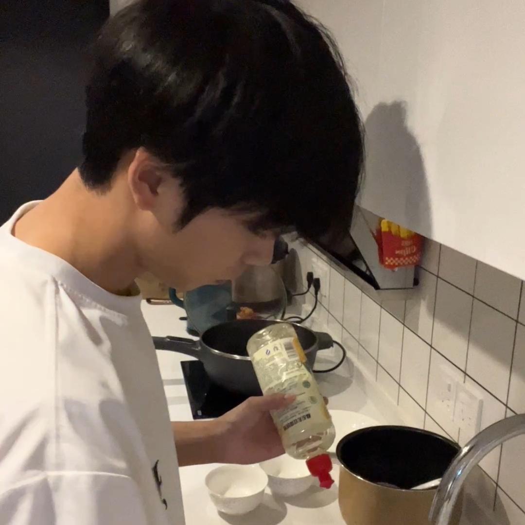 何一一