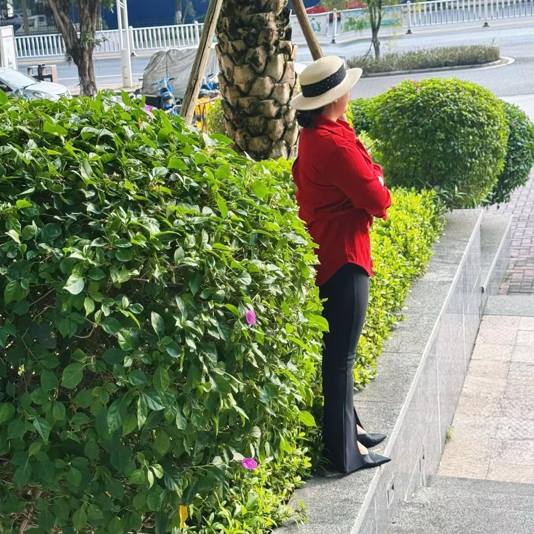 梁  爽