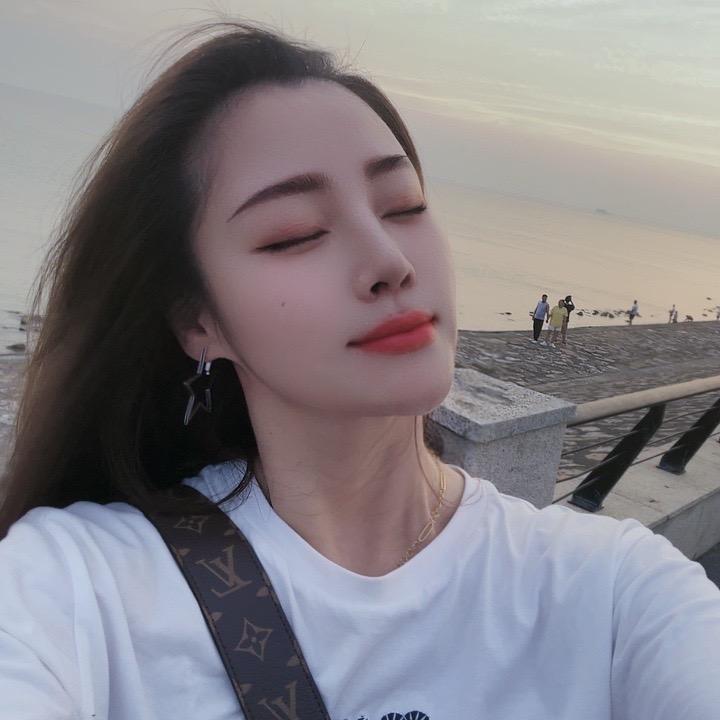 柒月LI