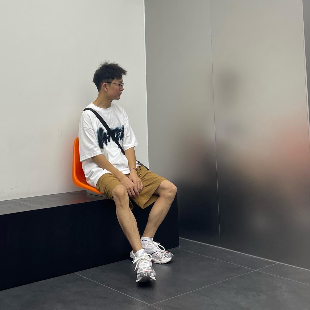 卖衣服的小穆👔