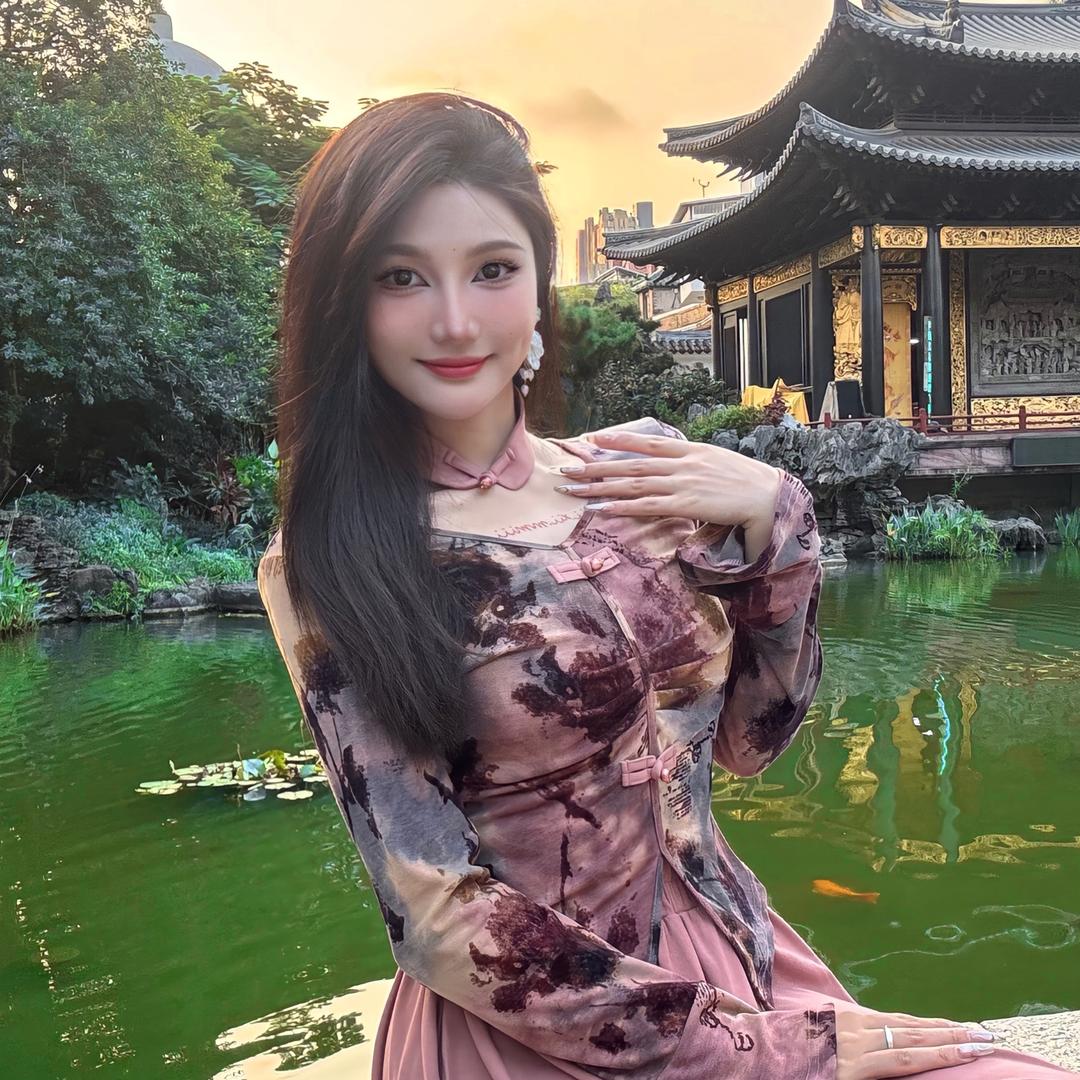 闻讯女装套装店