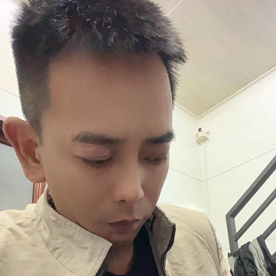 ↘喝一杯寂寞的酒🍷↙