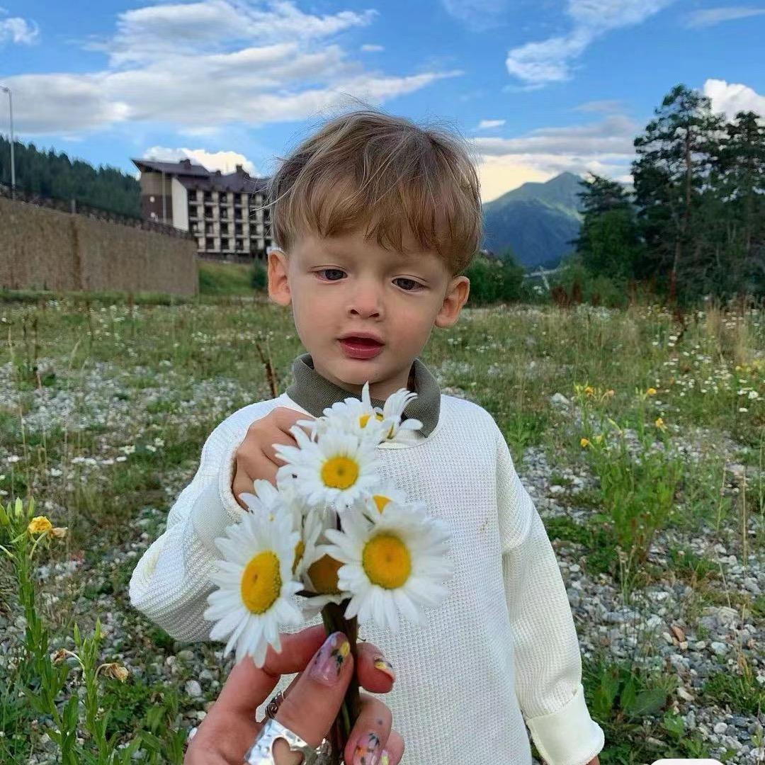 -♡菠萝(⑉°з°)-♡