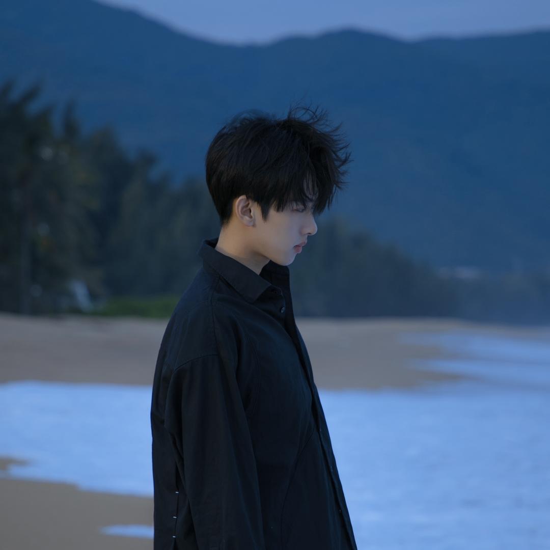 州奕