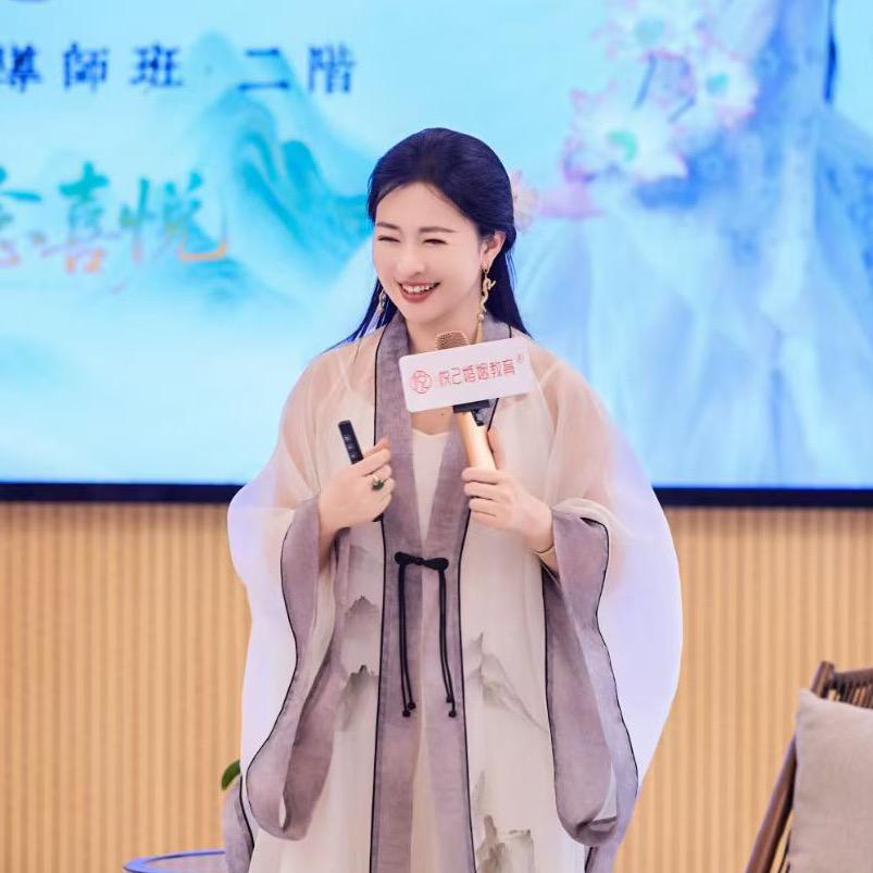 悦己悦家教育-崔明悦