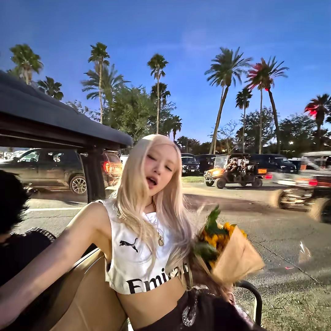 🦋.