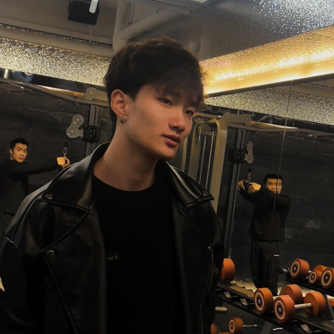 铂津游泳健身五筒