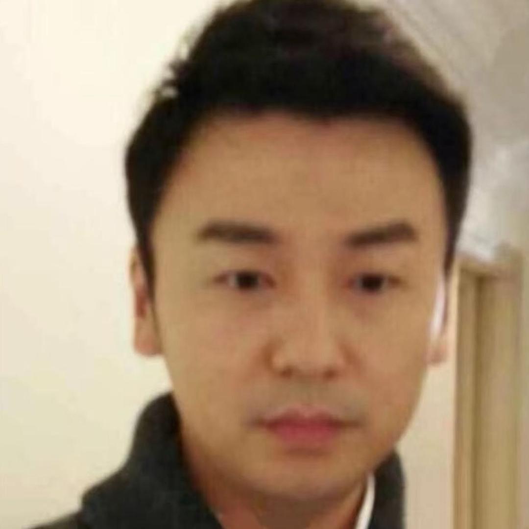 一朵风中摇曳的陈俊生