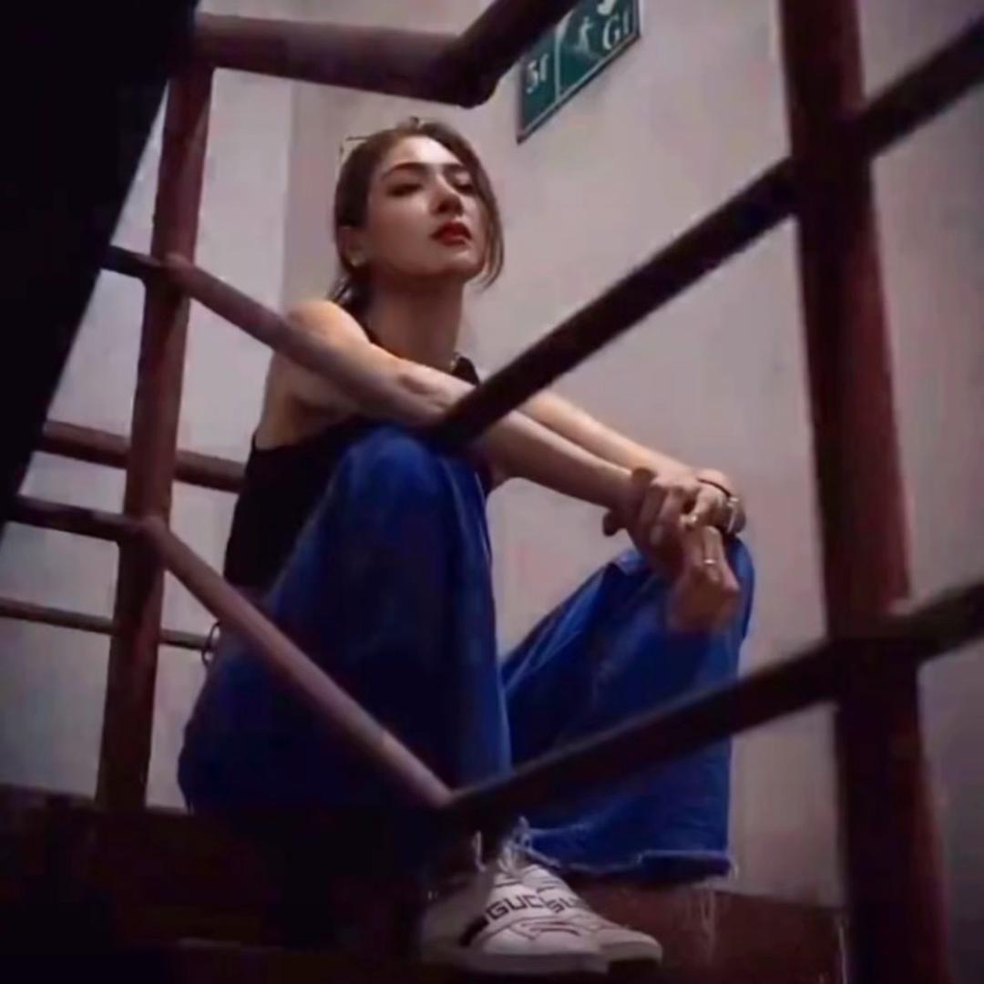 大声笑怎么了……