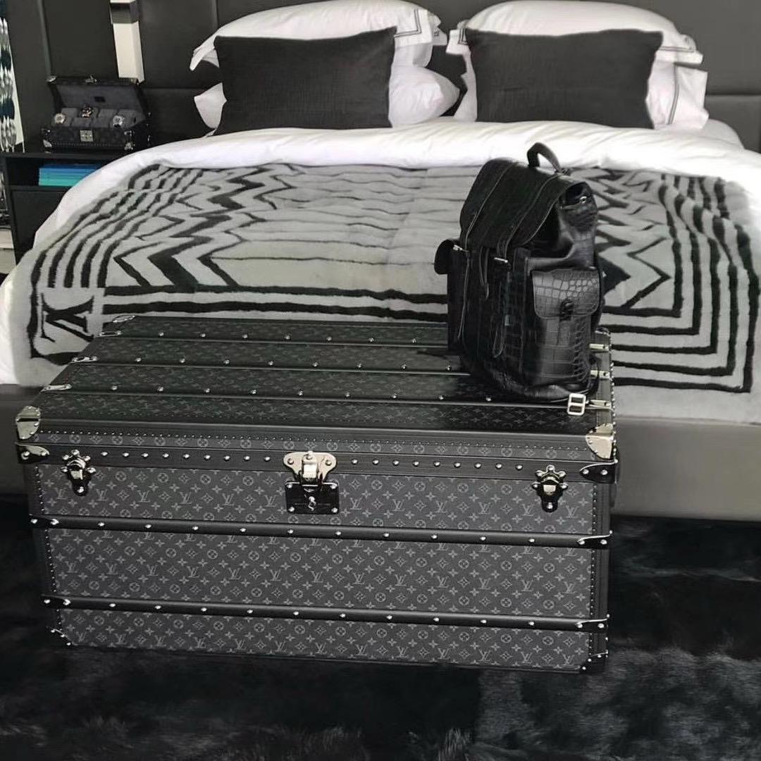 义乌市裘慕服饰有限公司659专卖店