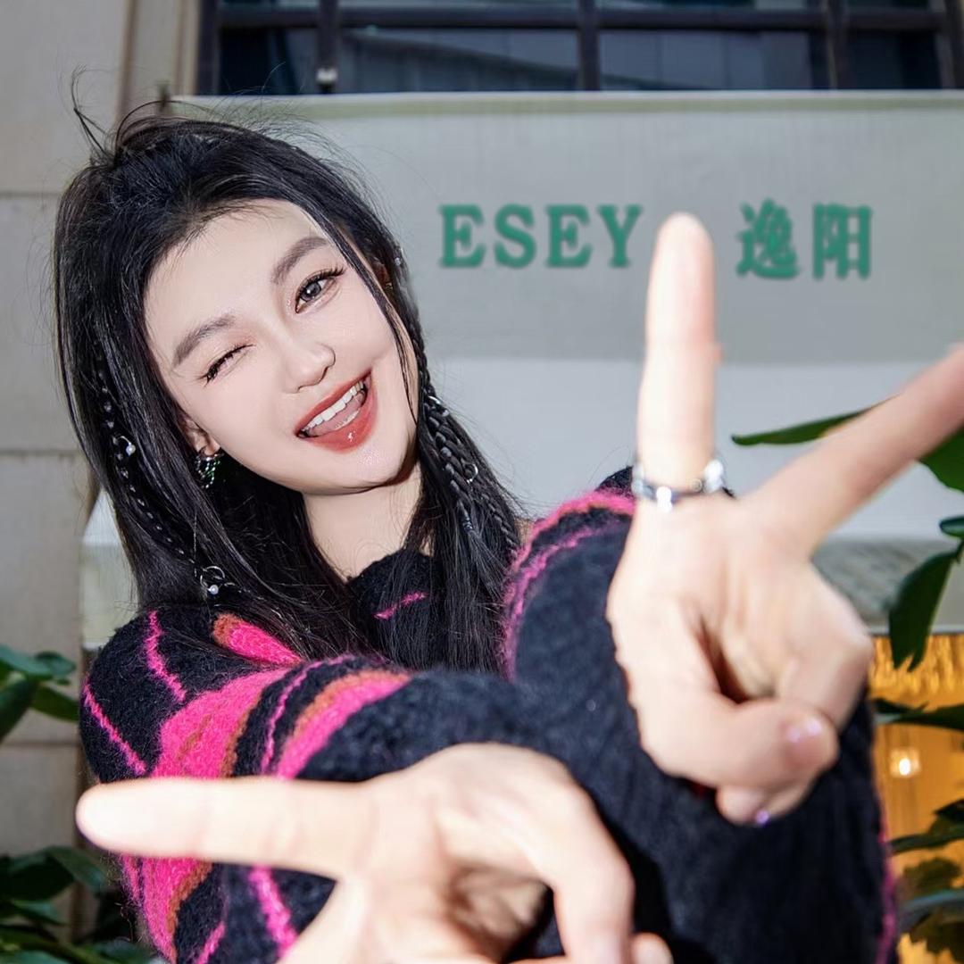 阳阿阳Esey-