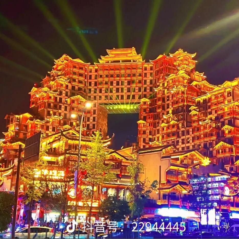 张家界导游芳阿妹