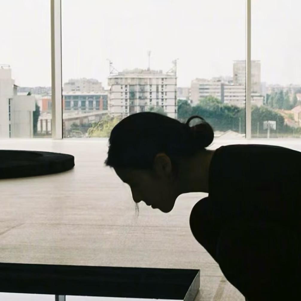 张轩.