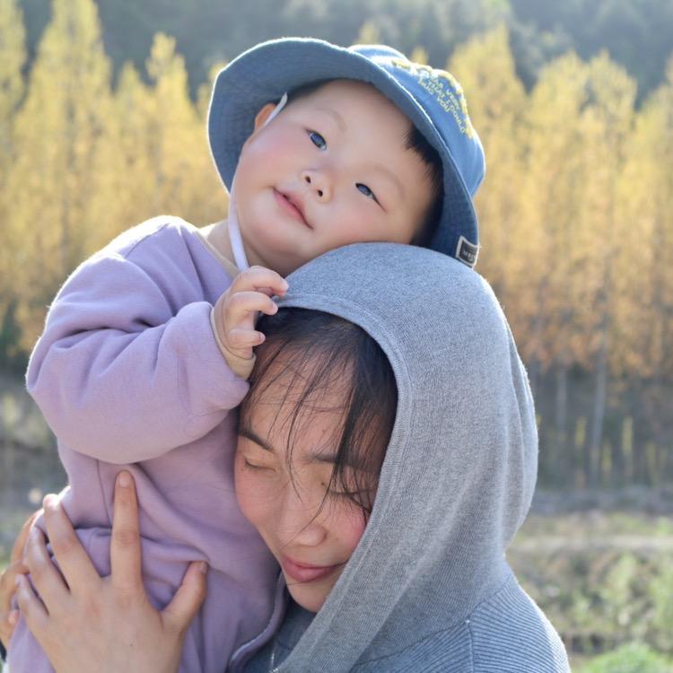静静👧